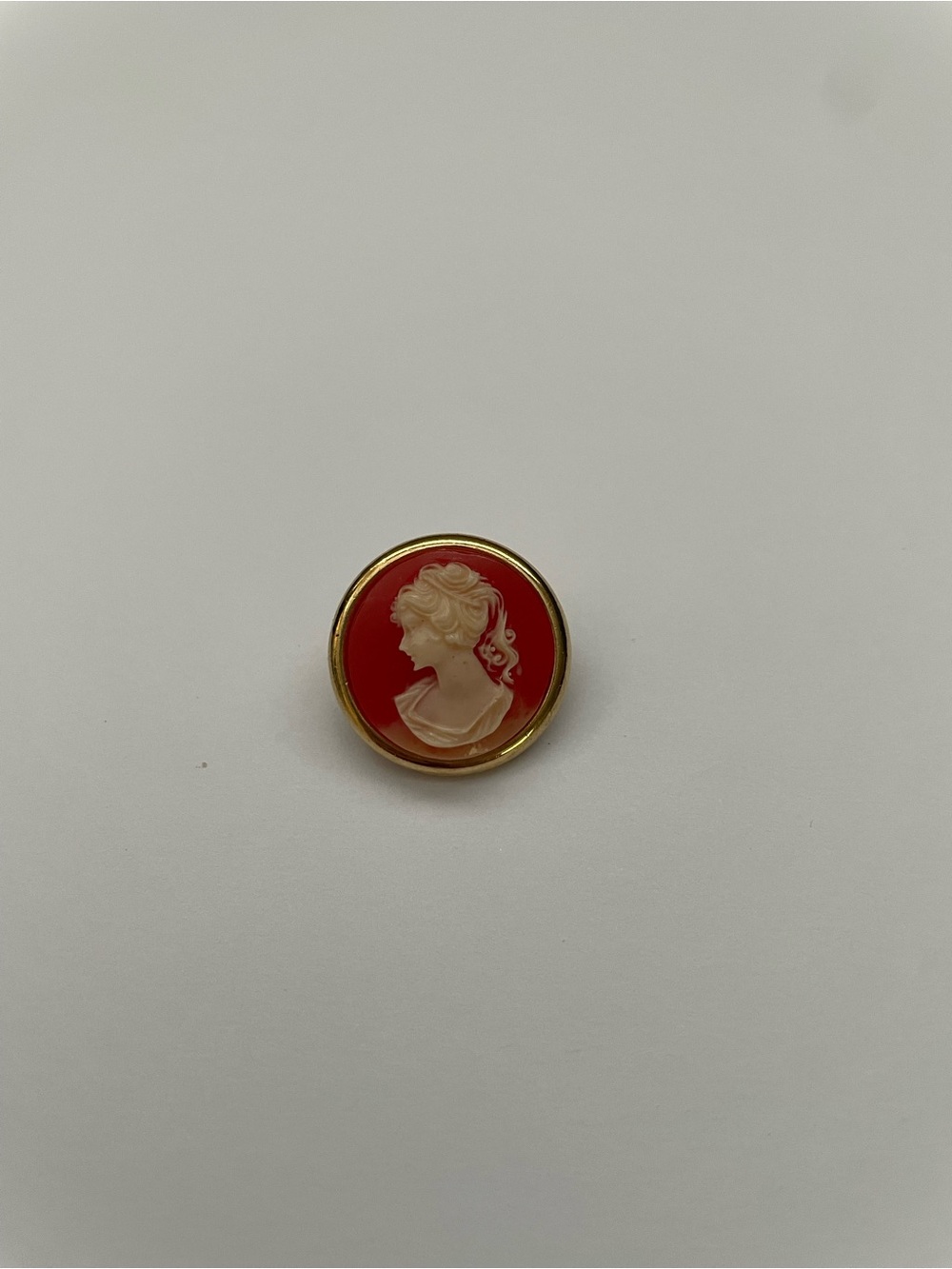 Vintage Gold-Tone Cameo Pin Brooch - Classic Women's Jewelry